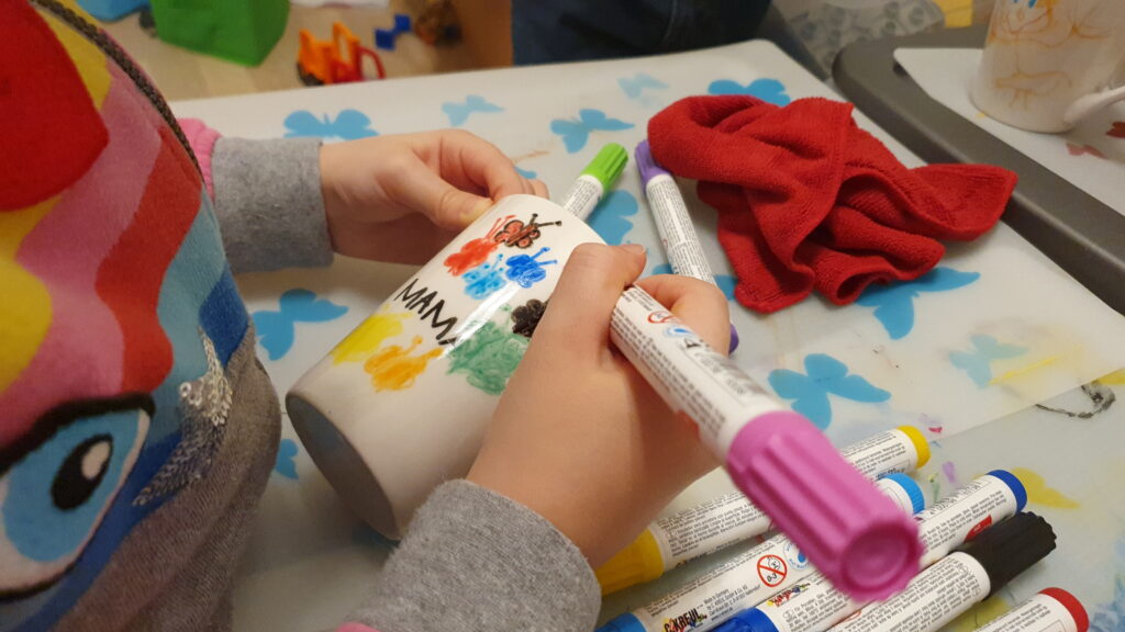 Tasse selbst bemalen Kinder